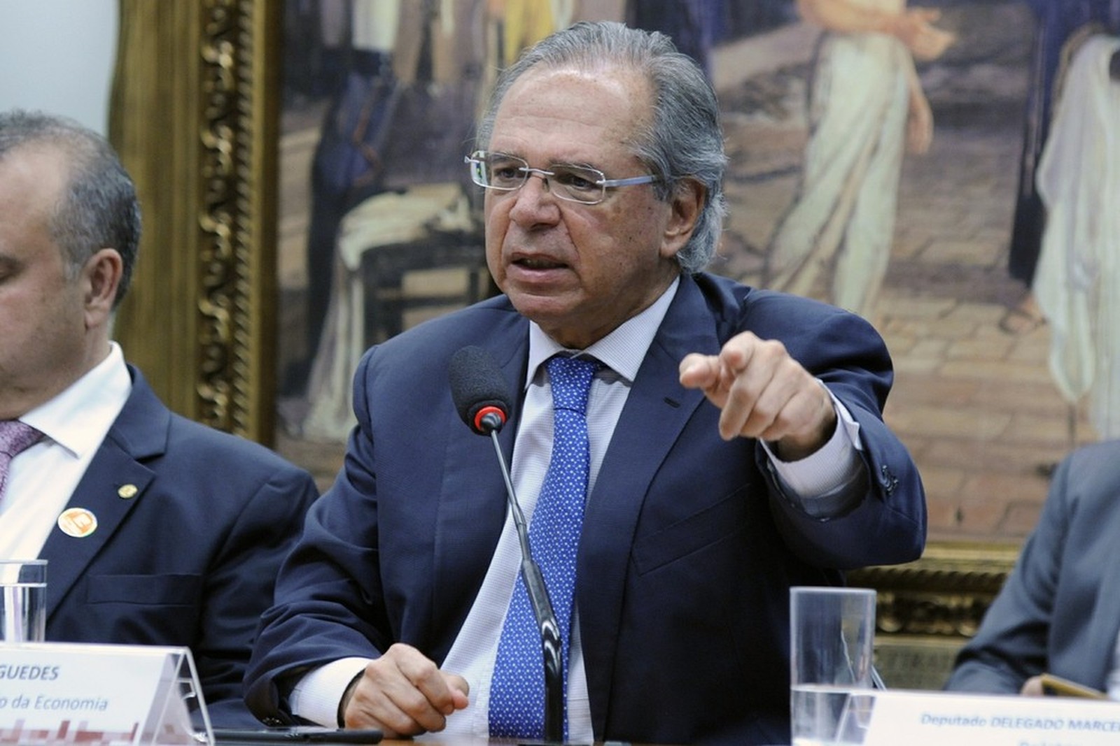 Contas públicas no vermelho: Brasil vive incerteza sobre sucesso do ajuste fiscal